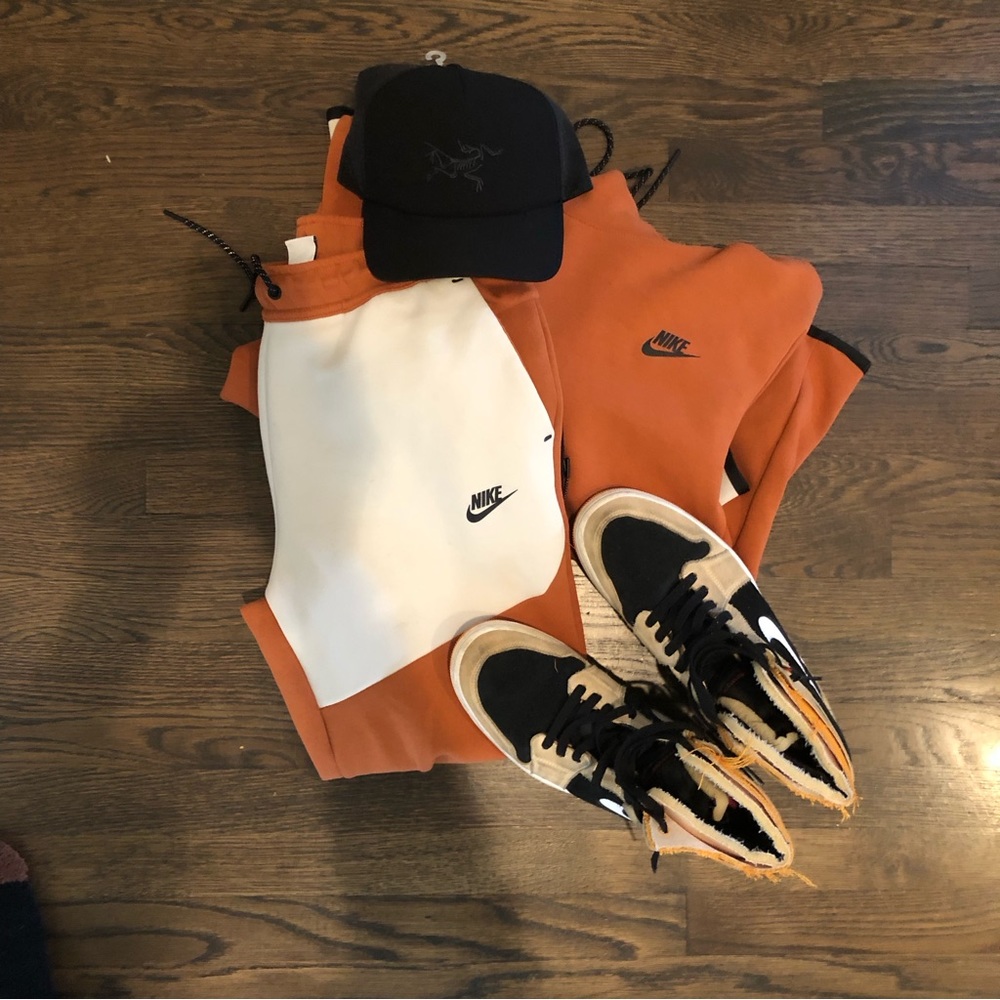 Pumpkin Spice Nike Tech Set